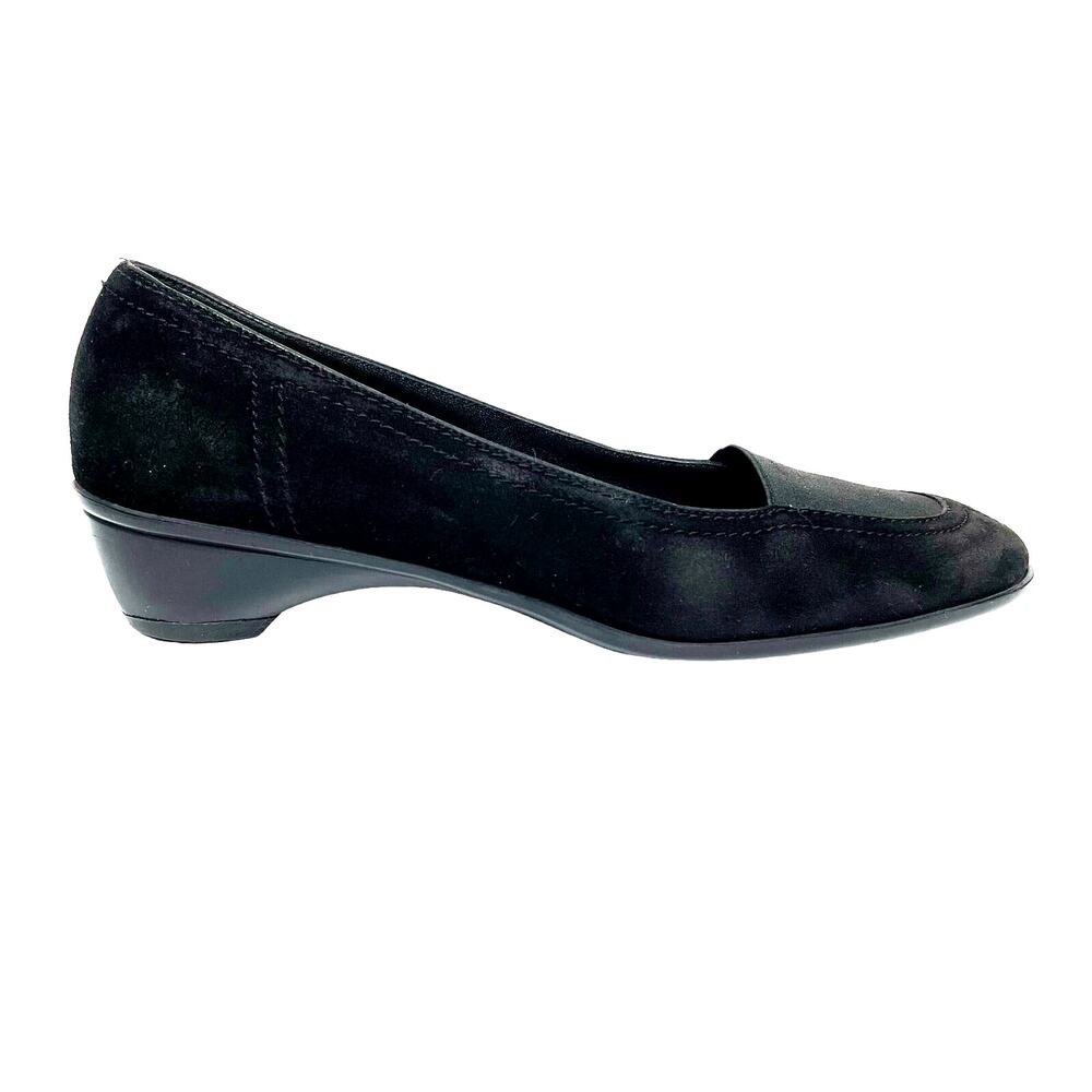 EUC - Salvatore Ferragamo Suede Wedges
